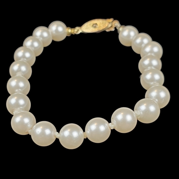 Vintage Faux Pearl Bracelet Hand Knotted Strand Creamy White Decorative Clasp 7" - Picture 2 of 5